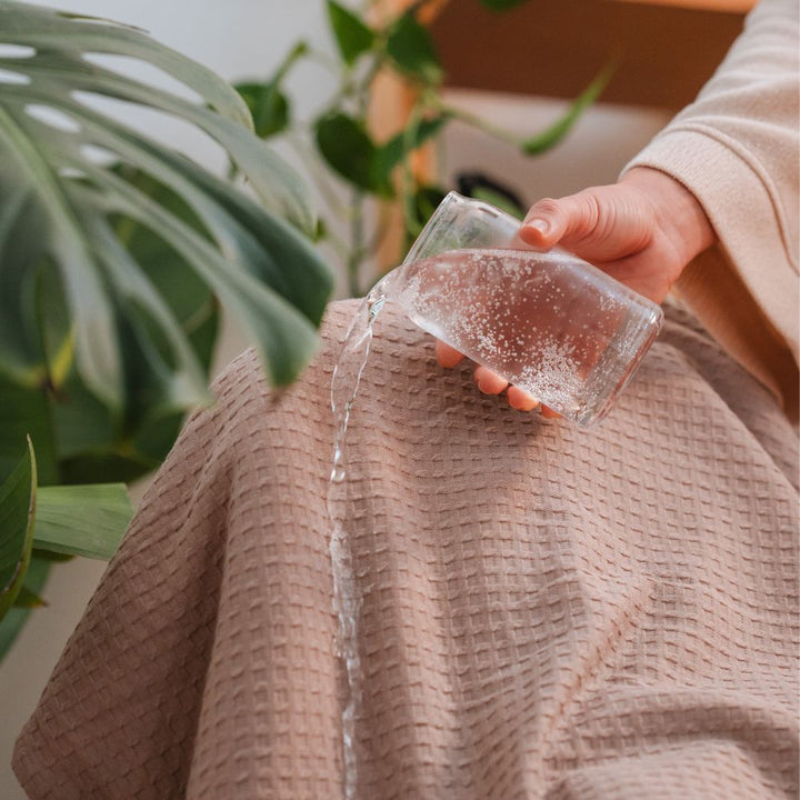 blanket repelling water spill